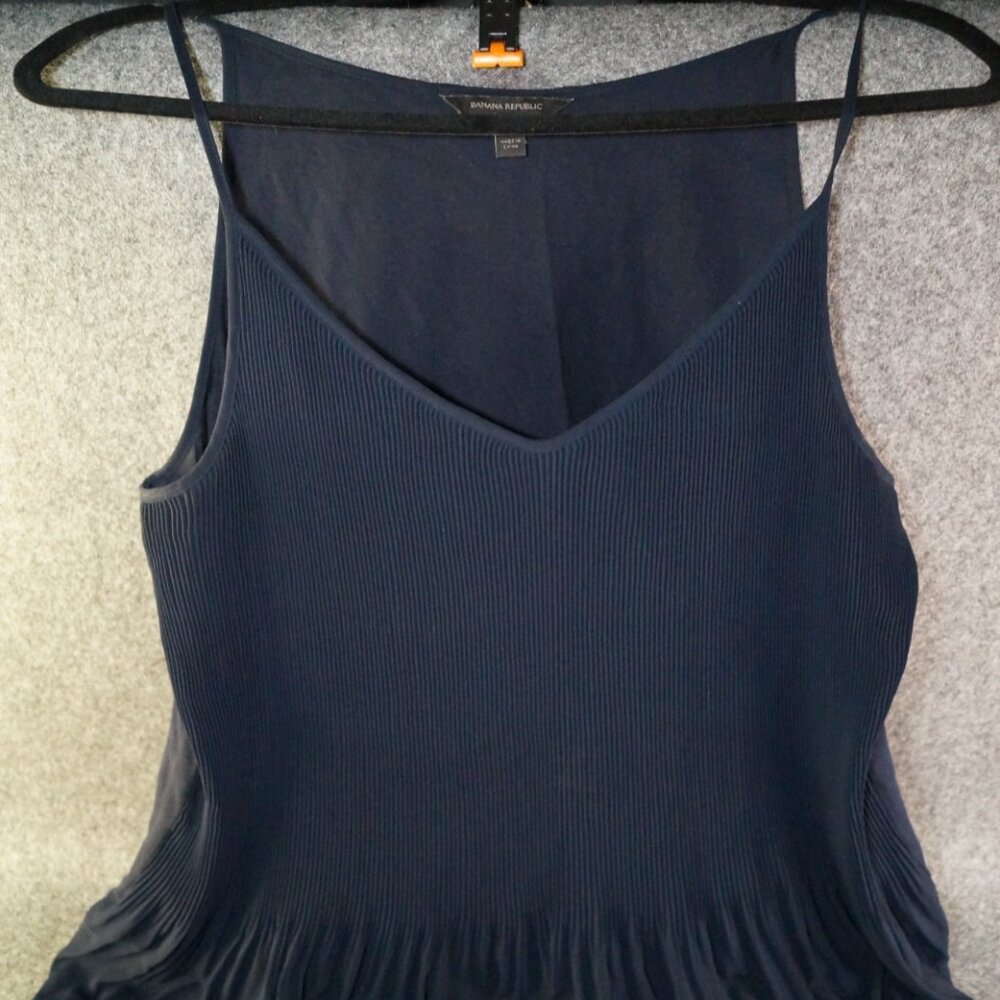 Banana Republic Tank Top Women’s Sz M Navy Blue Ribbed V-Neck Sleeveless Blouse